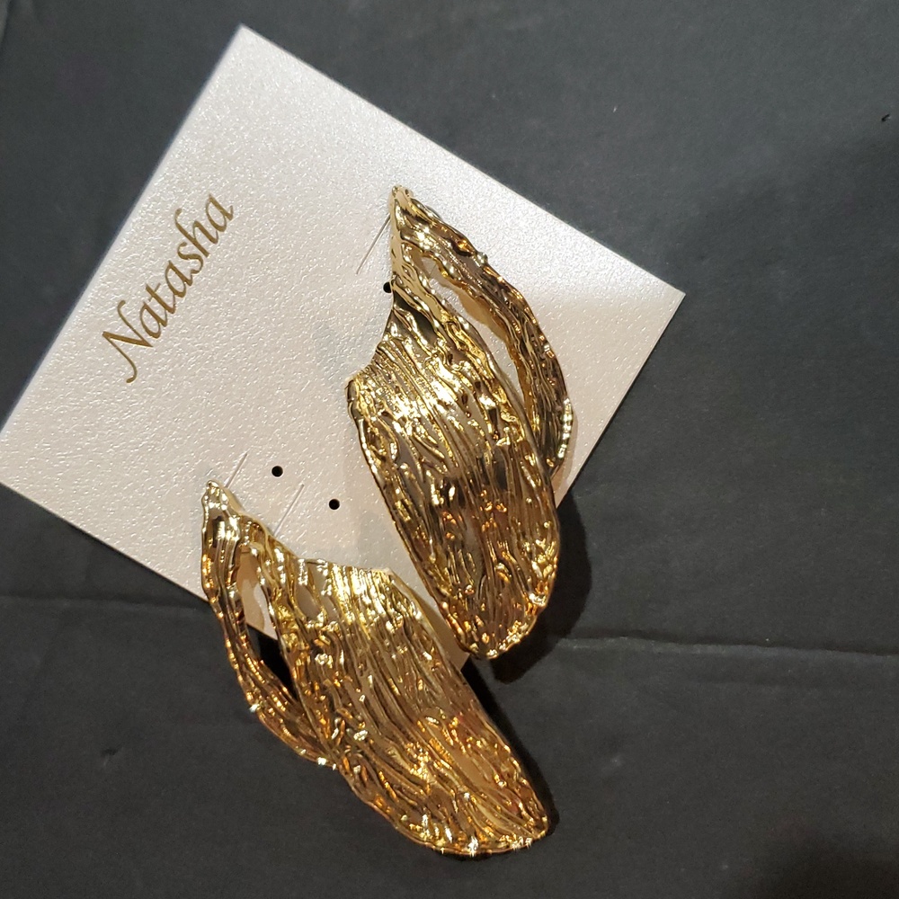 Natasha couture gold tone textured etched curved leaf drop‎ earrings brand new